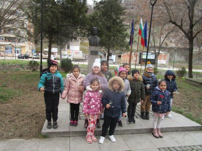 Паметника на Васил Левски - ДГ Щастливо Детство - Никопол